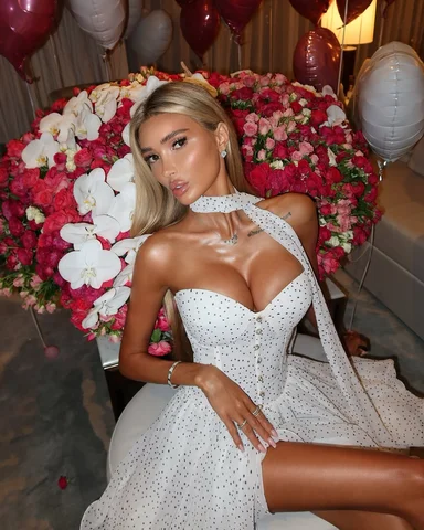 Princess treatment or nothing 🤪💕

Dress @lovebyaisha