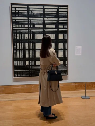 Weekend snapshots 💫 A museum visit with mom, thrifted Tolkein to add to my LOTR