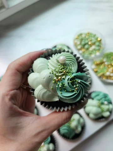 Small Happiness💚

🧁รับทำคัพเค้ก/เค้กทรงสูง/งานแกะลาย (ของทางร้าน) สำหรับทุกเทศ