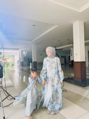 Afeeya…
Mama x tau mama patut pertahankan rumahtangga mama demi Afeeya atau lepa