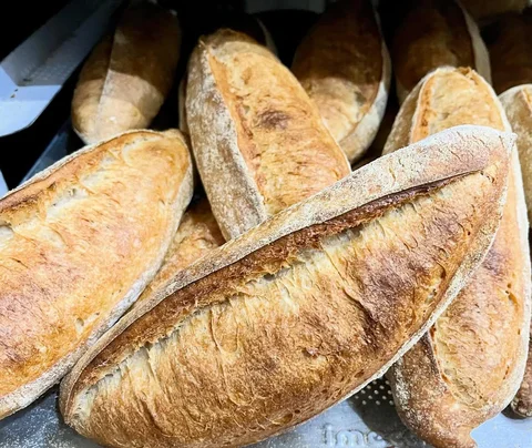 Temos baguete, temos pão nosso. Mas também temos bengala.
Para quem não lembra, 