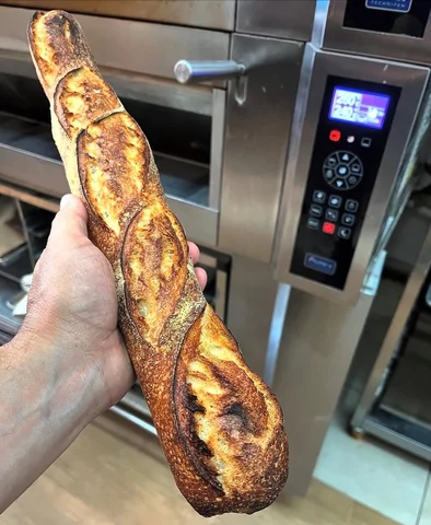 Quando sai baguete desse jeito, eu pego para mim. Mas aqui @najanelapadaria a ge