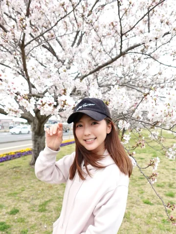 🌸🌸🌸
.
.
明日から天気が悪くなりそうだから桜を見に公園へ🌳
👶🏻は桜に興味津々でした🌸
.
.
みんなも桜見ました？🌸
#桜
#🌸
#お