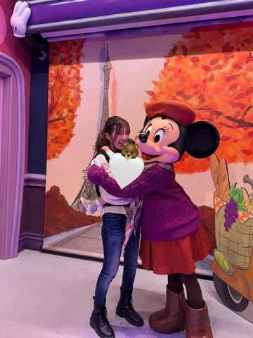 先月家族でお泊まりディズニーに行ったら
👶🏻がキャラクターを見つけては指さしたり
音楽に合わせて手を振ったりと楽しそうな姿をたくさん見ることができたから
夫