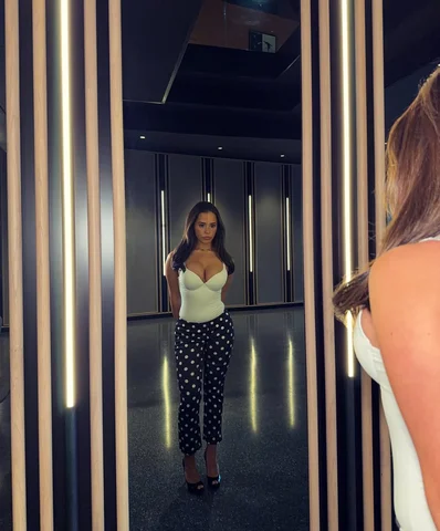 ⚪️⚫️💋 
@whitefoxboutique ad
Code HEATHER for 15% off