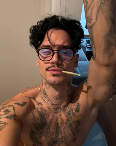 🤓🧏🏻‍♂️ @sheloveeeeeee