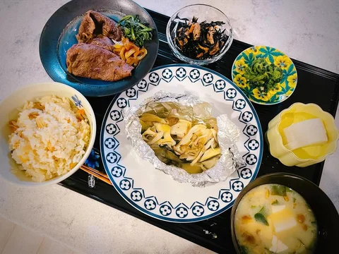 週末Day♡

1週間があっという間で平日はほとんど眠れないけど夫が遠征でいない土曜日はアラームかけない朝🤩

夜中は相変わらずお布団蹴飛ばすカオス達に何度も