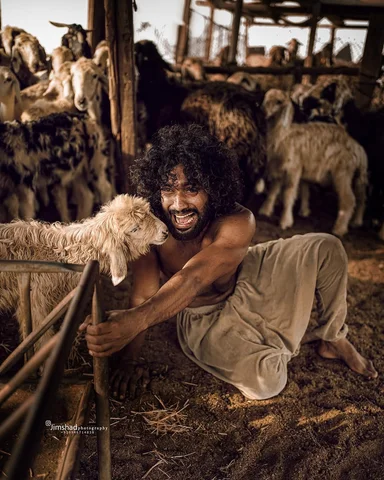 Trying to recreate AADUJEEVITHAM 📸
.
.
.
.
.
In frame @shameer_bin_kareem_raout