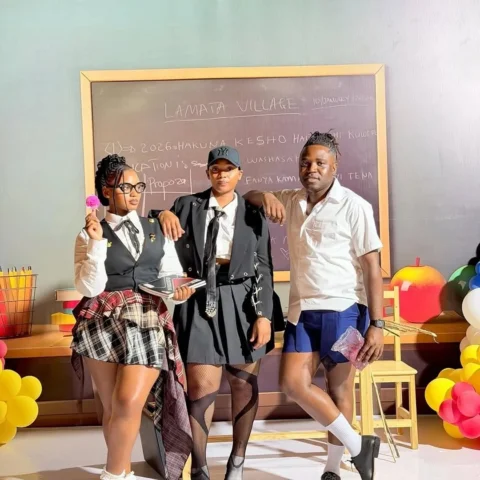 Back to school📚 😂😂umempenda MWANAFUNZI yupi hapo??