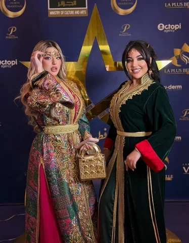 Your favorite duo ✨
Caftans: @le_camelianawelchibah