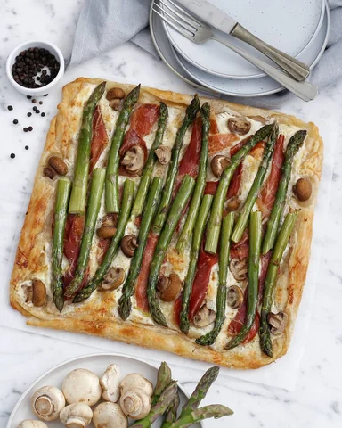TARTA DE ESPARRAGOS
Lo mejor de esta temporada son los espárragos, tan versátile