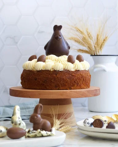 CARROT CAKE DE PASCUA

INGREDIENTES  
Queque de zanahoria: 
3 huevos 
3/4 tz de 
