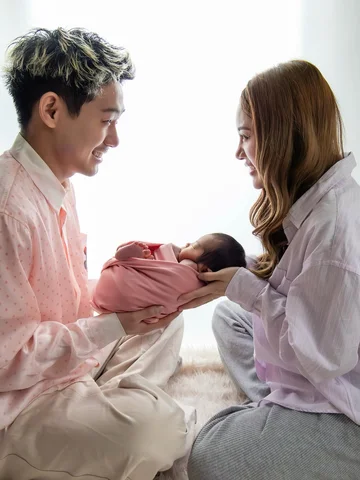 👼Newborn & Family Photo 📸

Photos by : @dollcena_newborn 

産まれて間もないベビ氏とファミリーフォ