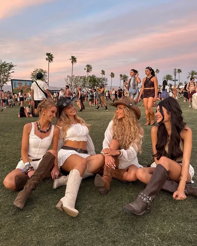 see you next week Coachellaaaa (oder besser gesagt Bieberchella) 🎤🎡🌴🏜️💕 #co