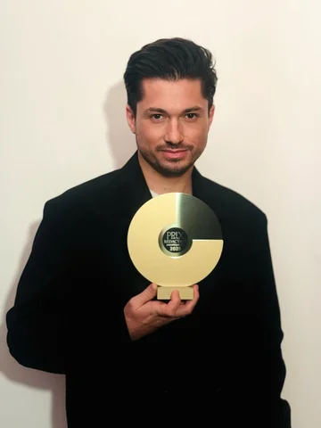 INCROYABLE🥹🏆✨
Je viens de remporter le prix du « Créateur de Contenu de l’anné
