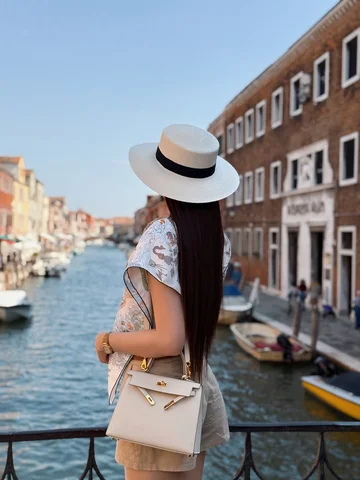 Walked till my feet hurt, got lost a few times, ate gelato twice. Venice is that