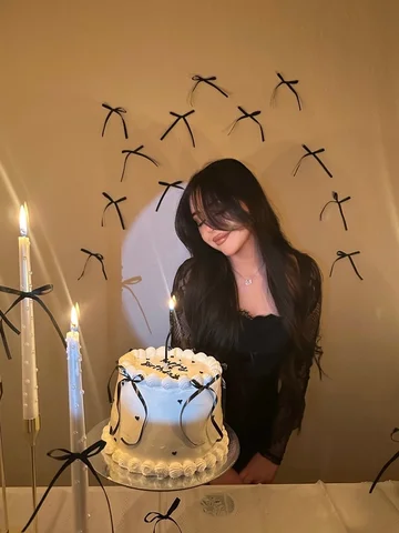 25/9 سبتَمبر✨
كل عام يمرّ، أترك خلفي فصلاً وأفتح أبواب فصلٍ جديد…
ممتنة من قلبي 