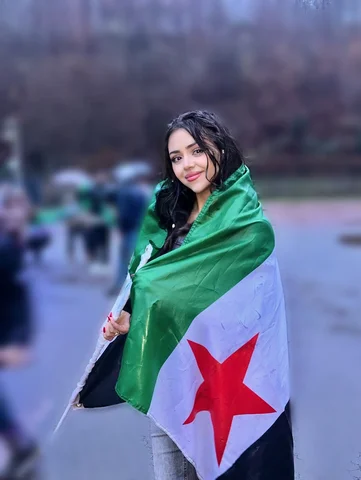 في حضرة هذا اليوم، أحتفي بوطنٍ يسكن دمي وإن باعدتنا المنافي. ورغم أن سنواتي خارج