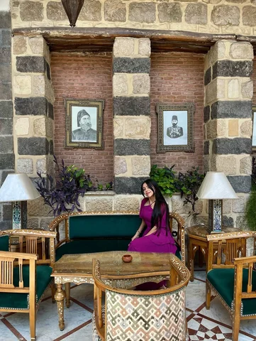 ✨ فندق الباشا الدمشقي ✨ @alpasha.hotel 
📍 حارة الزيتون – باب شرقي
هون… بين أزقة