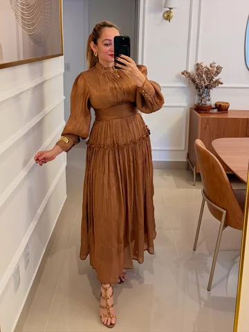 Na paleta da casinha rsr 🍂

Vestido Anewsta @sheinofficial  me rendi completame