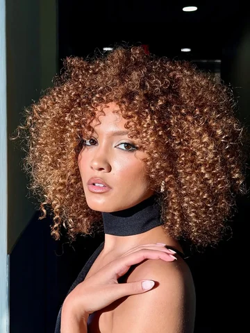 Caramel Copper ✨

Luz, textura e atitude no mesmo cabelo.
Um tom quente na medid
