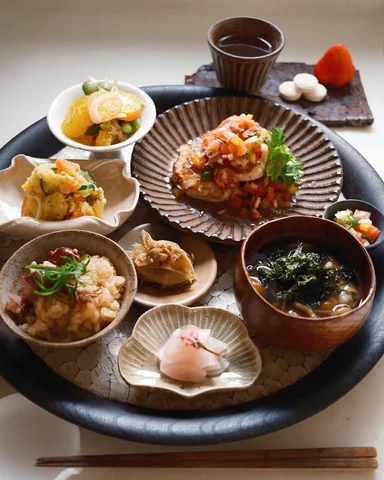 Today’s breakfast.
料理教室の復習ごはんのあさ
アサカシはともこさんにいただいた鍵善良房さんの菊寿糖
今週もよろしくお願いします☺︎
・
白身