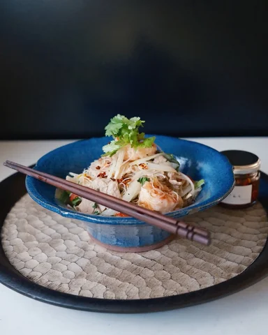 Today’s lunch.
焼きビーフンでお昼ごはん
引き続き楽しい土曜日をね☺︎
・
#小澤基晴 #器 #器と料理