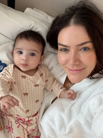 We woke up in the South of France with baby Olga 🌴 #family