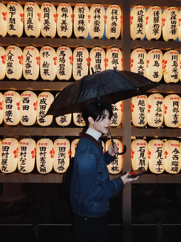 雨の京都。

蜷川実花さんにご招待頂き、京都の北野天満宮で行われているKYOTO NIPPON FESTIVAL DAZZLE x 蜷川実花 with EiM『