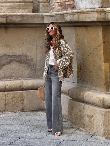 Beige y Gris🩶✨
Garantizado que este kimono bordado by @ritaros.es ✨elevará tu l