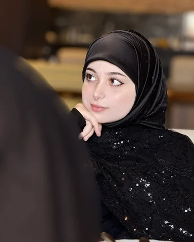 ‏تعايشِوا مع الناس الإيجابين والمبسِوطين اللي شغلهْم الشاغل إطلاق جُرعات إيجابيه