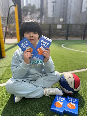제공 
🏷️부루부루쿨링시트

삼일제약의 대표 해열진통제 
어린이 부루펜 시럽속 오렌지 캐릭터가 
쿨링시트에도 니타났어요 
열날때만 쓰는 패치가