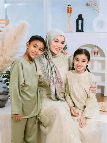 Kita raya dulu ✨

Maha series hijab in sage @arasyi.malaysia 
Baju kurung Sarah 