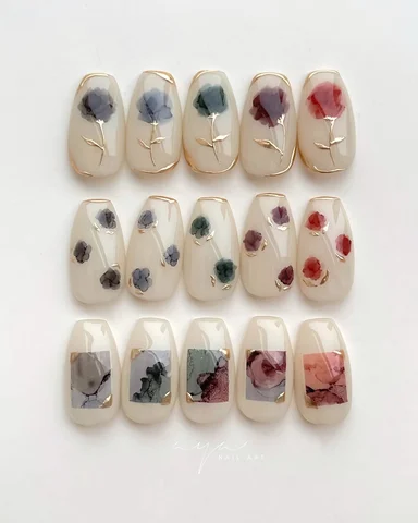 ink flower nail🌹

PR @mystic_jo._ 

ミスジョから発売中のMYSTIC MARBLE INK
新色たちでフラワーネイルと
簡