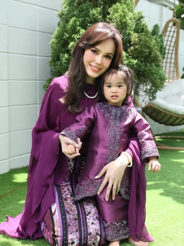 Selamat Hari Raya dari saya dan anak - uqasha uqaira 💋