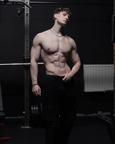 Superman 

.
.
.

#gymlife #lifestyle #fitness #shredded #youngla