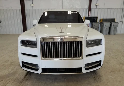 2021 Rolls-Royse Cullinan чистый карфакс !
Пробег 13088 миль почти новая
Можем в