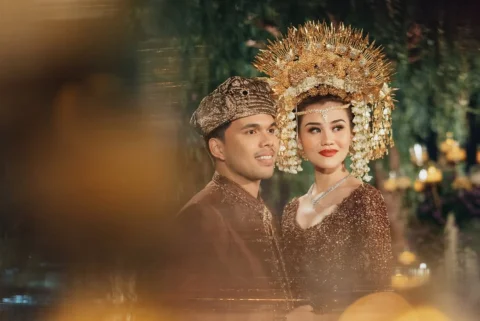 Hai! kita mau bagi-bagiin sourvenir pernikahan kita nih buat followers kita yang