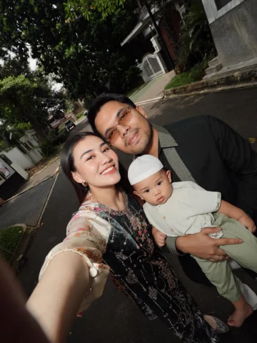 Minal aidin wal faidzin, mohon maaf lahir dan batin semuanyaa🦚 selamat lebaran 