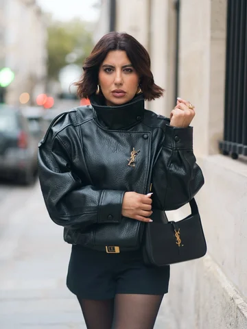 Parisian attitude in total black 🖤🖤🖤
Bold, structured, timeless just the way 