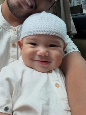 arash mau bagi-bagi thr buat yang puasanya penuh, langsung komen aja yaa onty un