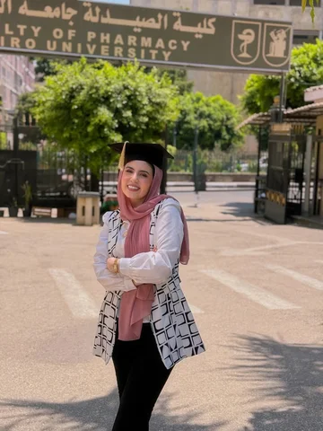 ‏Your Cosmetic Formulator has officially arrived👩🏻‍🎓🤭
‏‎ده مش مجرد لقب ، دي 