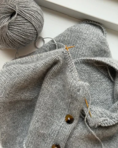Blandet godt fra ugen, hvor jeg langt om længe kunne udgive Saga Sweater - tusin
