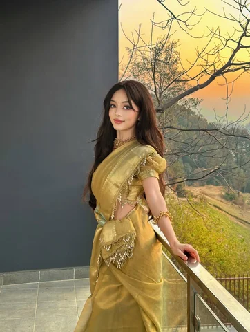 ghar ki laxmi for a reason🙂‍↔️🌻💛✨ @simpal_kharel