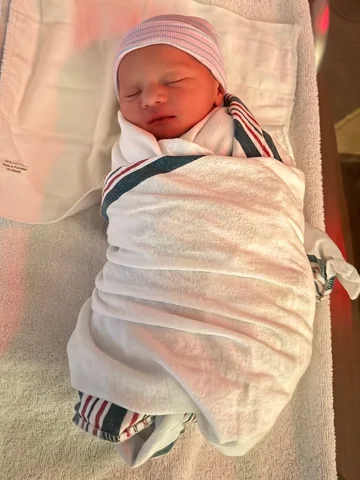 CONGRATULATIONS TO MY SON‼️ @3withit MY FIRST GRANDSON🤗 LENNIX💪🏾💯 IM PAWPAW 