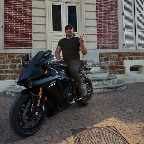 ✌️🖤