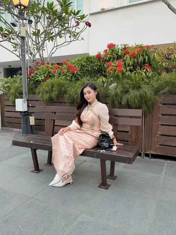 I have yet to go for my Raya visiting so I’m bringing my Raya outfit for dinner 