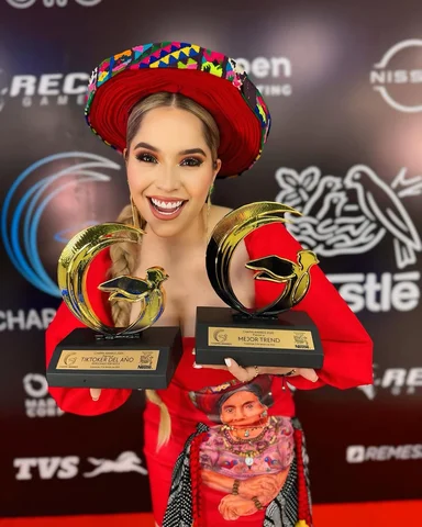 ¡GANAMOS! @chapinawardsgt 
TIKTOKER DEL AÑO🏆
TREND DEL AÑO 🏆 
DIOS Y SUS MARAV