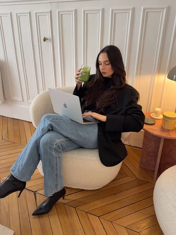I guess I’m back to the office 🤓👩🏻‍💻🤍🍵