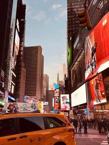 Big Apple = 🍎 + the city of opportunities or where the biggest reward is, the p